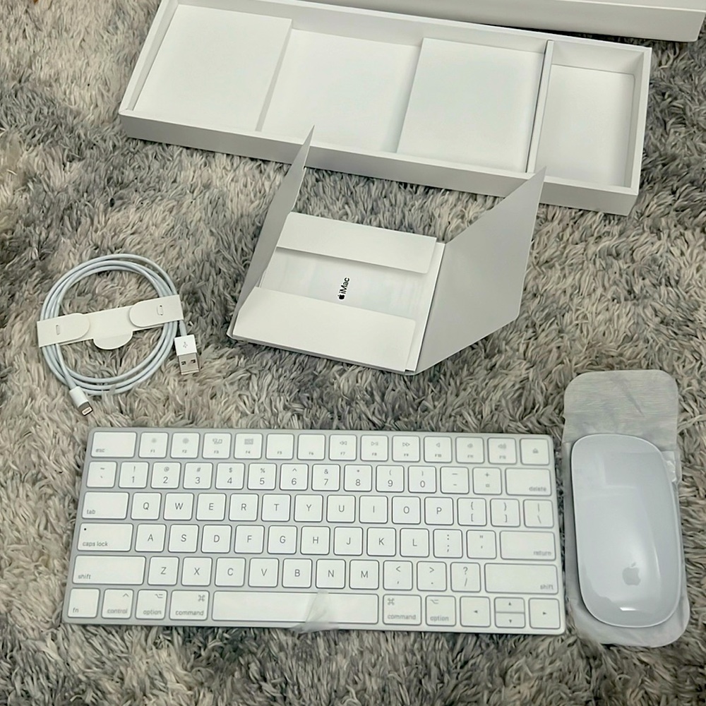 Apple Never Used Wireless Keyboard and Wireless mouse and charging cord